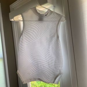 white nike tank top